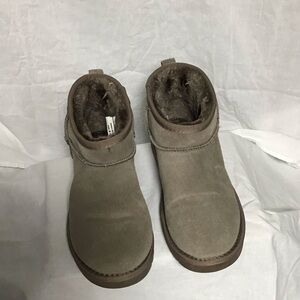 CUSHIONAIRE Suede Classic Mini gray Ankle Boots Sz 8.5